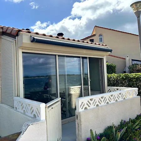 Holiday home Maison Pieds Dans L Eau Terrasse Vue Etang Port