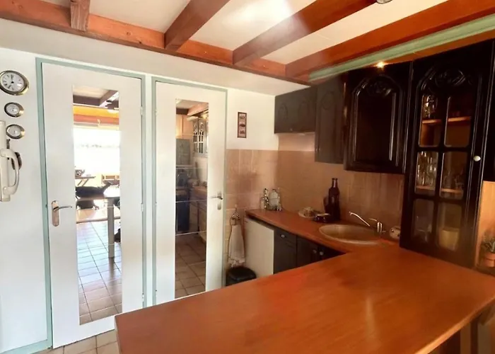 Maison Pieds Dans L Eau Terrasse Vue Etang Port * Лёкат
